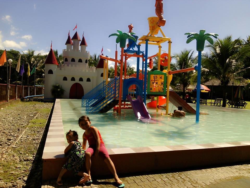 Готель Gazebo Pools And Restaurant Cabadbaran Екстер'єр фото