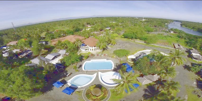 Готель Gazebo Pools And Restaurant Cabadbaran Екстер'єр фото